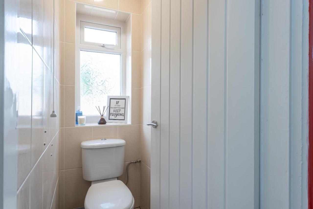 קינגסטון אפון הול Aseda 4 Bedroom Private Parking, Game Zone -Pool Table, Garden Home מראה חיצוני תמונה