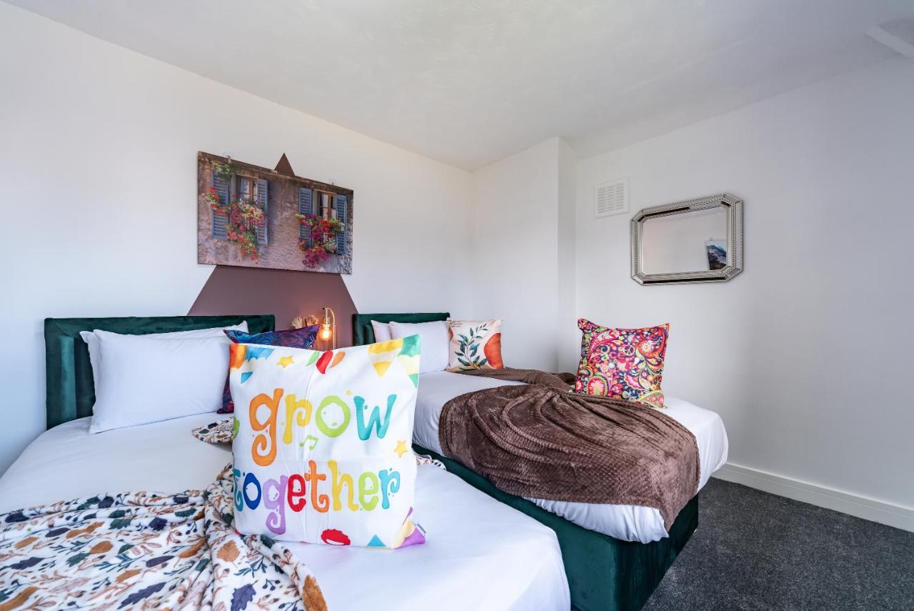 קינגסטון אפון הול Aseda 4 Bedroom Private Parking, Game Zone -Pool Table, Garden Home מראה חיצוני תמונה