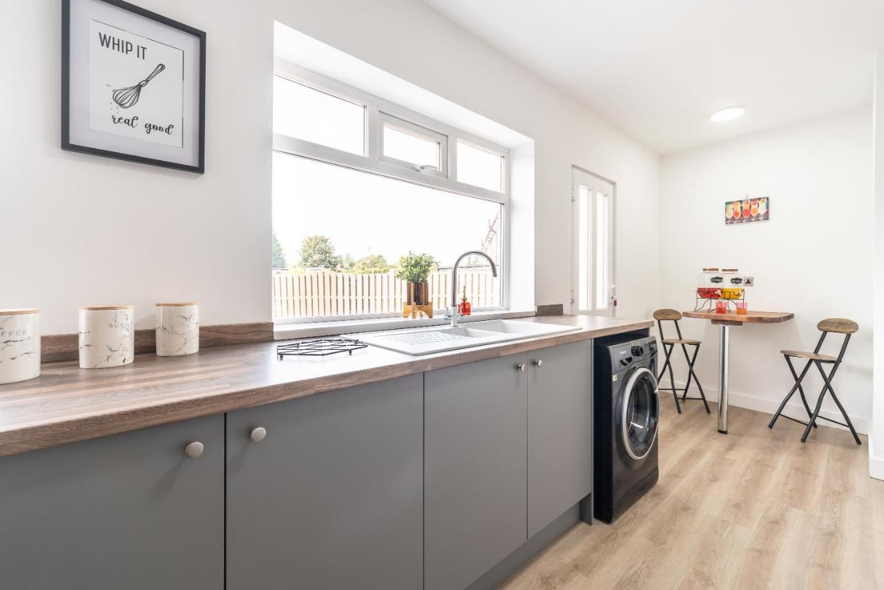 קינגסטון אפון הול Aseda 4 Bedroom Private Parking, Game Zone -Pool Table, Garden Home מראה חיצוני תמונה