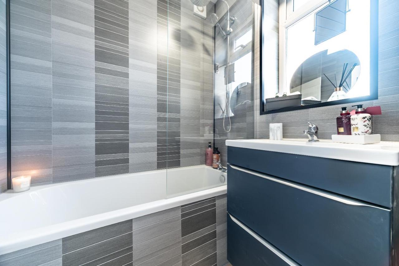 קינגסטון אפון הול Aseda 4 Bedroom Private Parking, Game Zone -Pool Table, Garden Home מראה חיצוני תמונה
