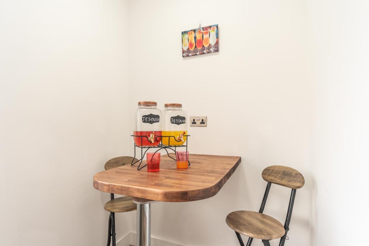 קינגסטון אפון הול Aseda 4 Bedroom Private Parking, Game Zone -Pool Table, Garden Home מראה חיצוני תמונה